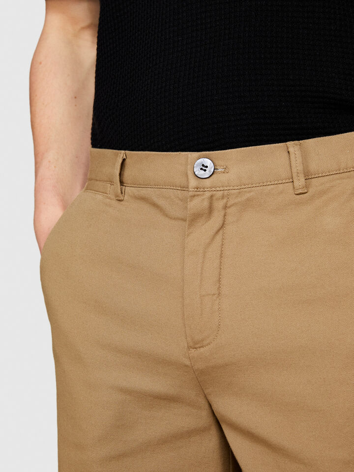 Slim comfort fit bermudas - men's shorts - Camel | Sisley image number 5